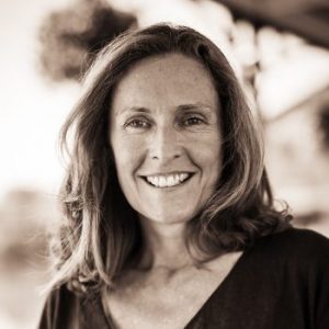 Portrait photo of Sarah Hartley